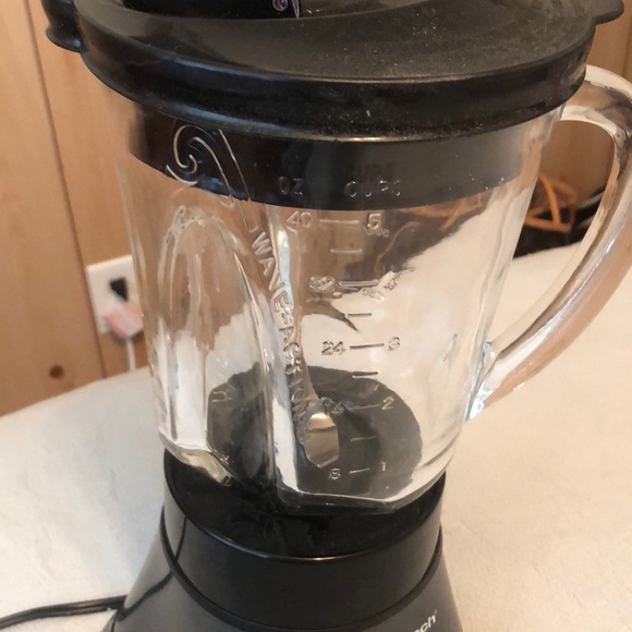 Hamilton Beach Blender! Just in time for summer! - Picture 3 of 4